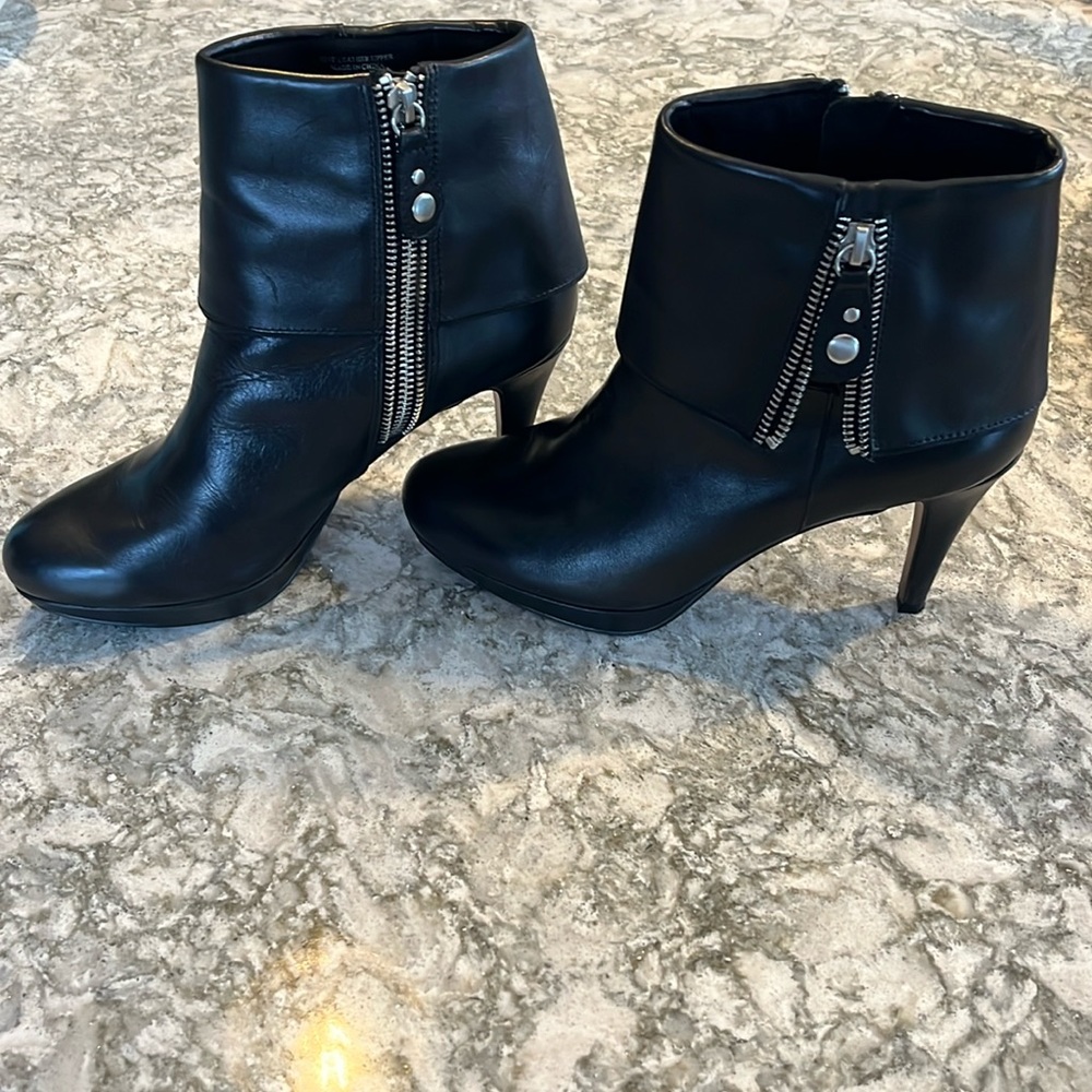 Adrienne Vittadini black genuine leather sexy 4in heel booties